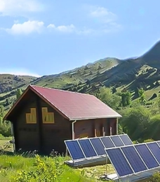 Autonomie Énergétique pour les Zones Isolées : Fiabilité, Économies et Technologies des Systèmes Solaires Hybrides Off-Grid